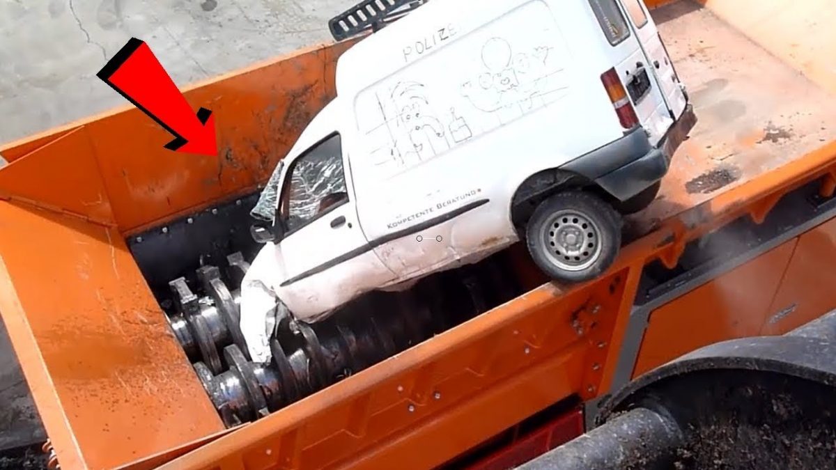 देखिये पुरानी कार के साथ क्या किया जाता है Modern Technology Heavy Machinery Crush Skills