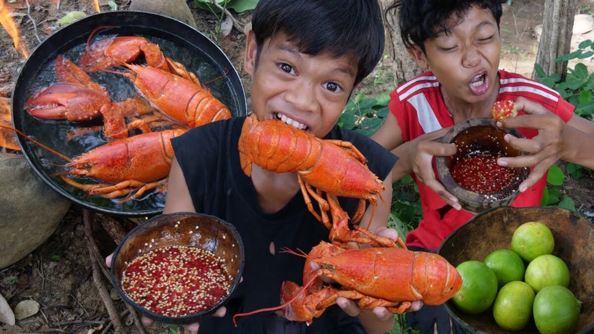 Primitive Technology – Eating Lemon With Spicy Salt Peppers Delicious – Cooking Lobster #139