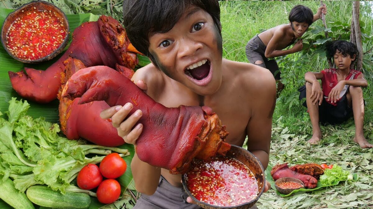 Primitive Technology – Braised Pig Legs And Eating Delicious In Jungle #155