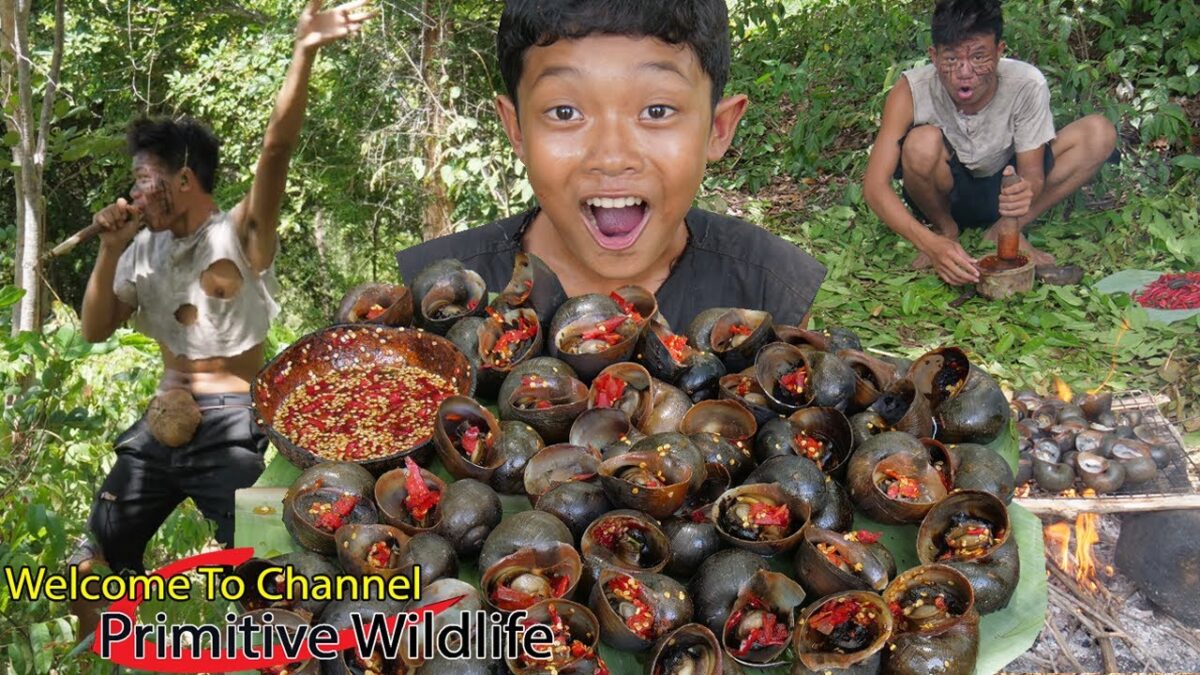 Primitive Technology – Grilled snai with chili for lunch – Eating delicious Ep00094