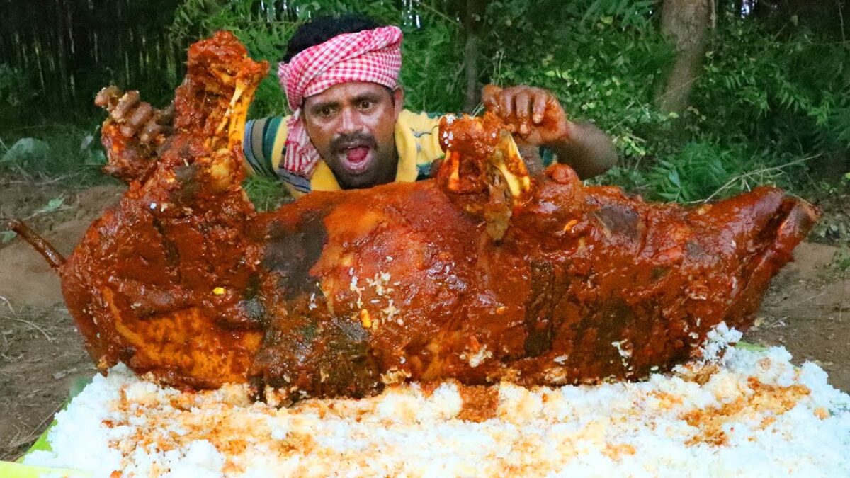 Primitive Technology:WOW FULL PORK HUNT and GRAVY | FULL PIG GRAVY Eating Delicious | VILLAGE HUNTER