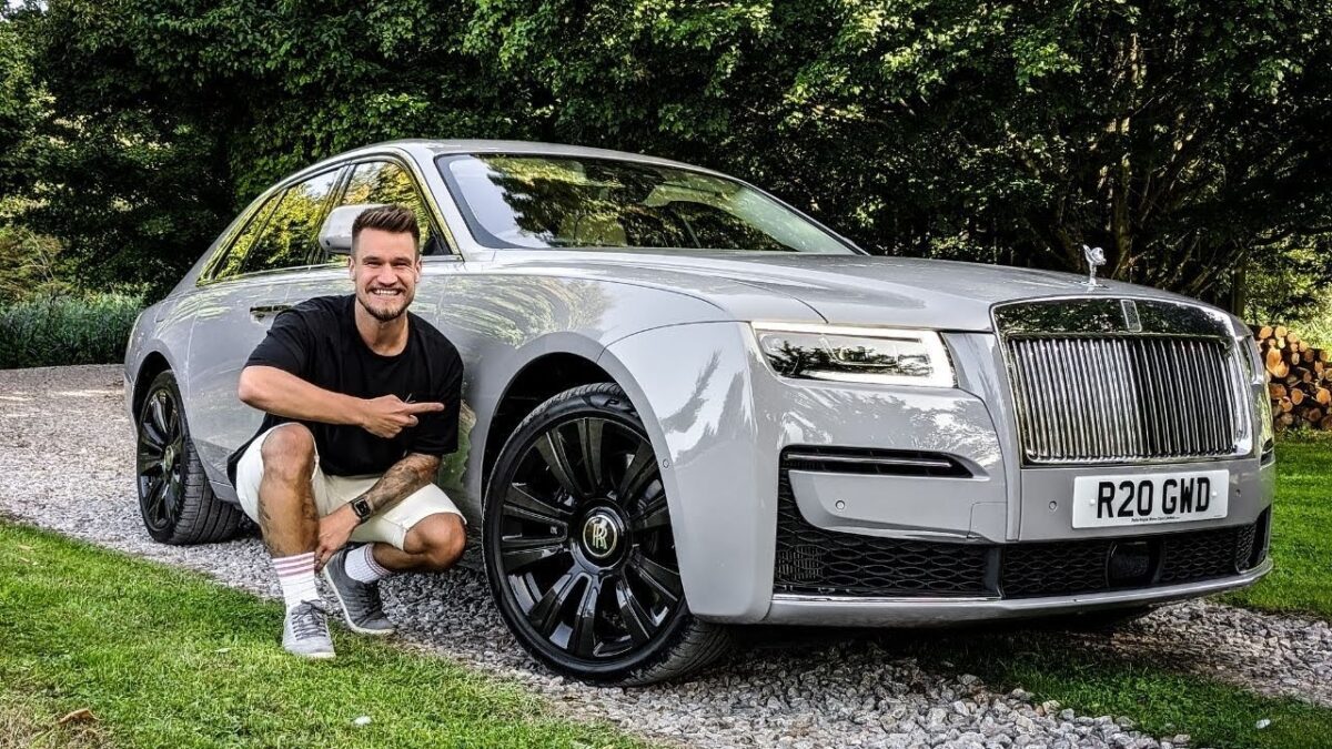 WORLD FIRST | Testing The New Rolls Royce Ghost’s Planar Technology!