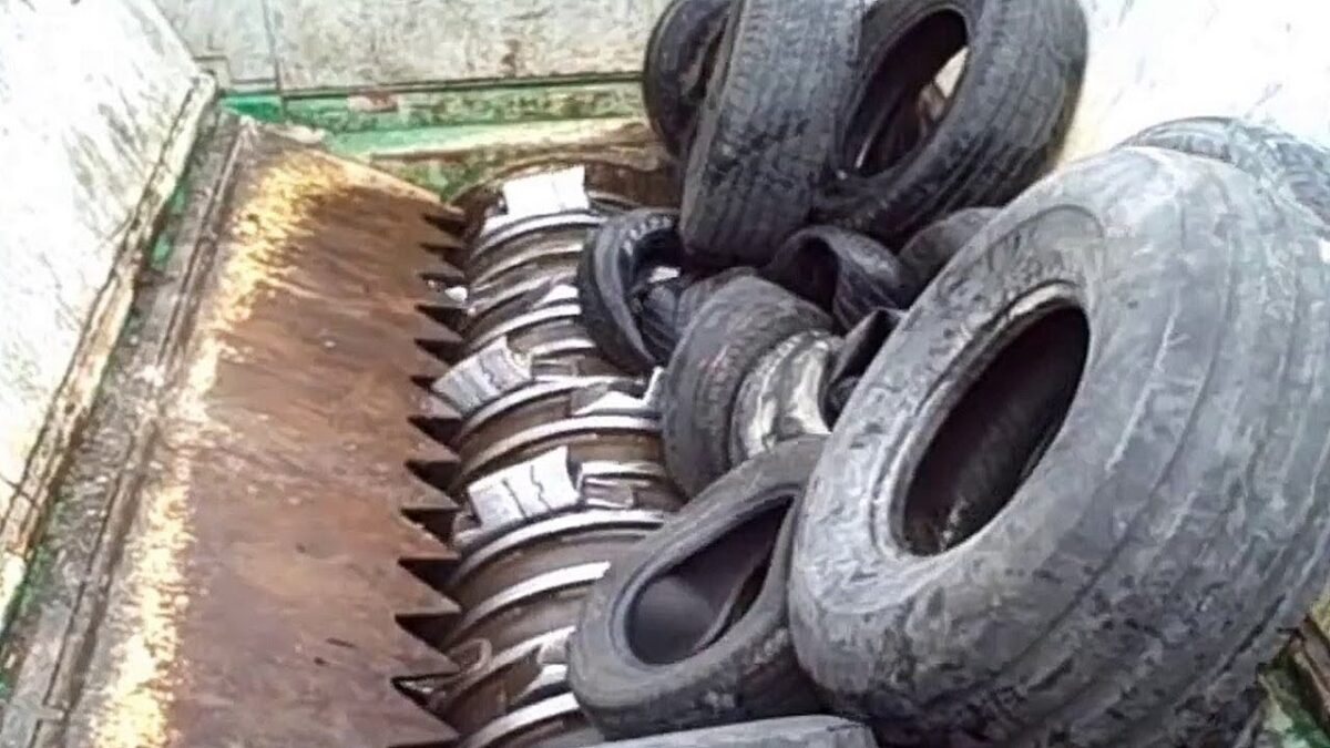 World’s Most Powerful Shredding Machine, Machines Technology Destroys Everything For New Recycling