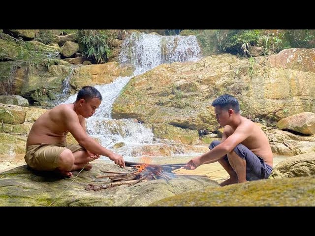 Primitive technology with survival skills: Solo 7 days in the rainforest looking for food (part 1)