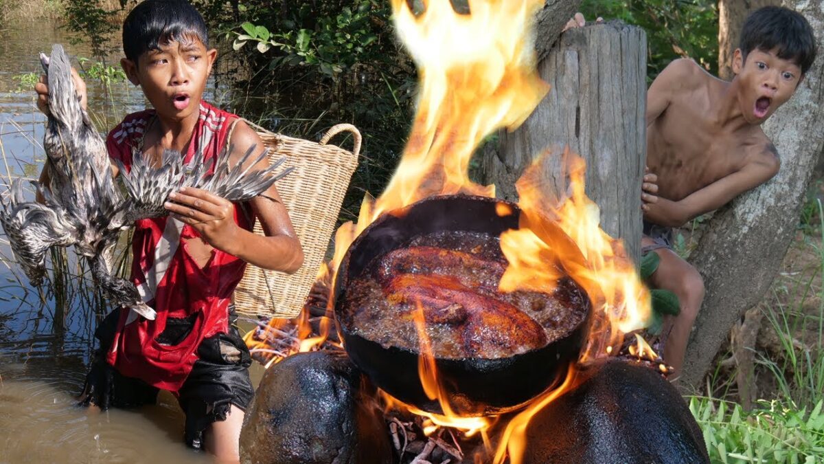 Primitive Technology – Eating Duck Delicious In Jungle – Finding & Cooking For Food #185