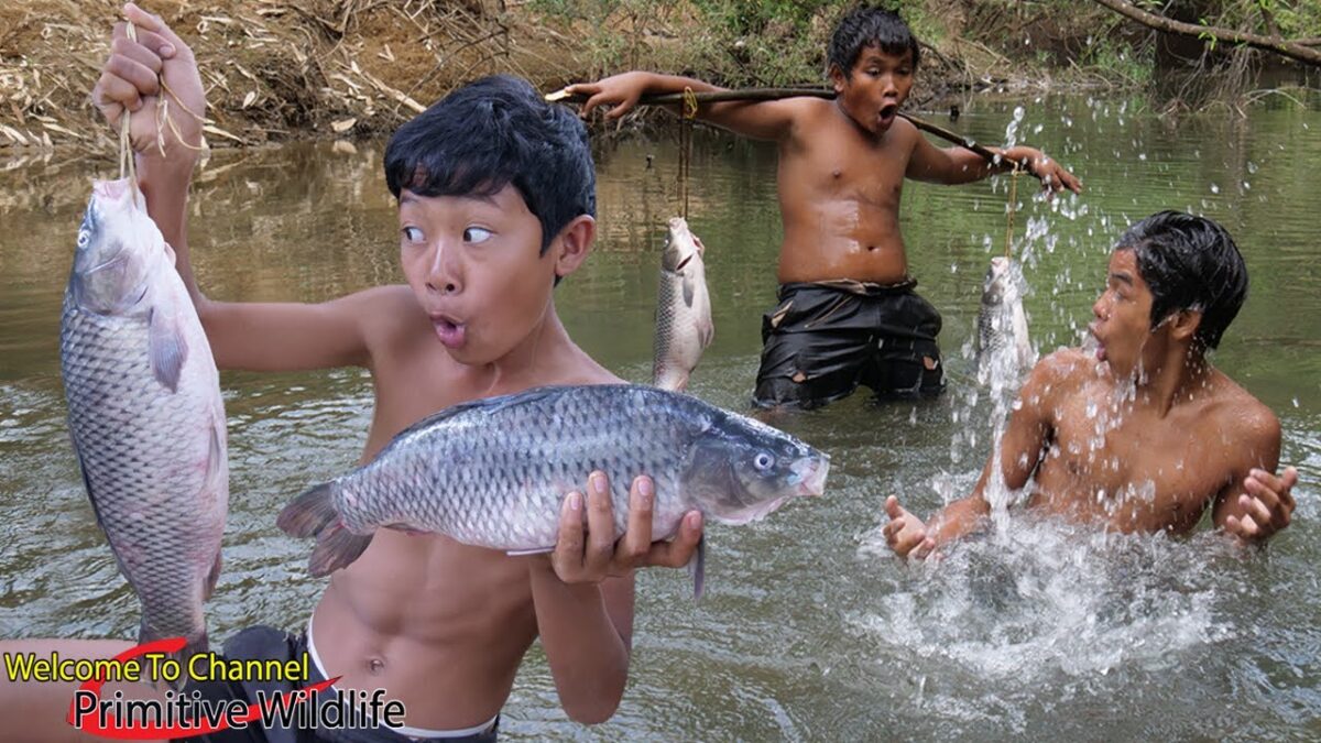 Primitive Technology – Grilled 2fish in the rainforest – Eating delicious