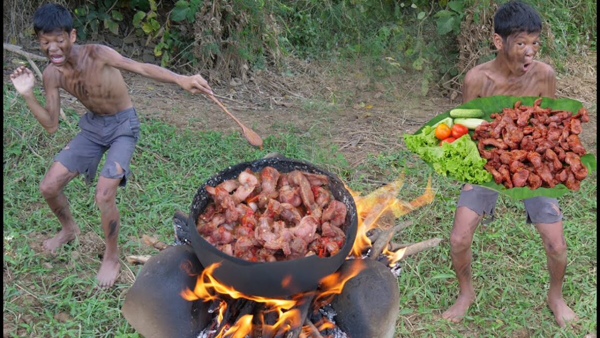 Primitive Technology – Eating Delicious – Cook Chicken Liver With Tomato For Food In Jungle #193