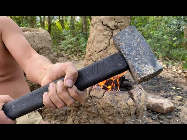 Primitive Technology: Casting Metal Iron Hammer ( Fe )