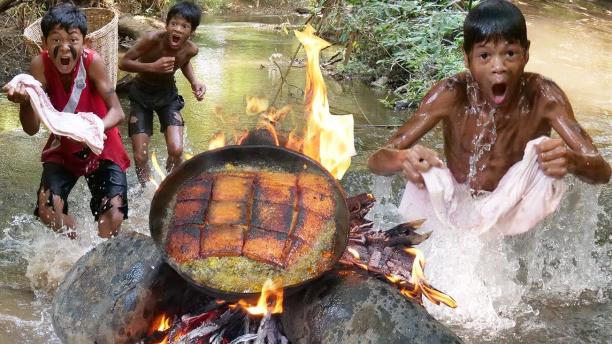 Primitive Technology – Eating Delicious – Catch Fish Near The River Meet Pork Belly And Cook #209