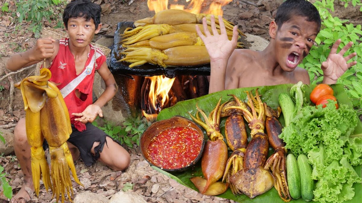 Primitive Technology – Eating Delicious – Amazing Cooking  Squid Yellow On The Rock #223